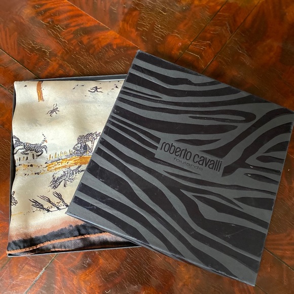 AUTH ROBERTO CAVALLI SILK COLLECTORS FOULARD - Picture 7 of 7